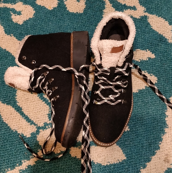 Dr. Scholl's Waterproof booties - Picture 1 of 9